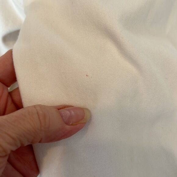 Kensie sz 10/30 off white denim crop pants raw hem with slits at side hem EUC - Picture 13 of 13